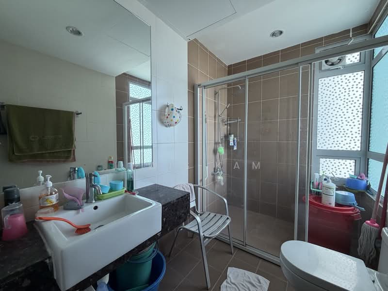 Condominium for Sale at 10 Island Resort - Lewis Kam - Bathroom - PropertyGuru.com.my