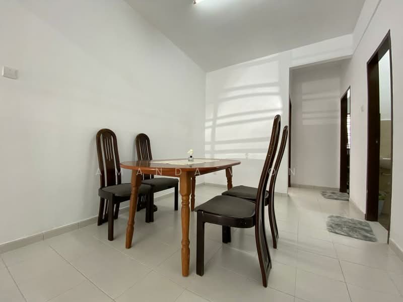 Cluster House for Rent in Taman Lagenda Putra (Kulai) - Amanda Voon - Dining Room - PropertyGuru.com.my
