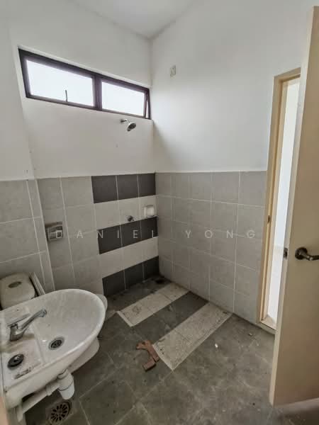 Rumah Teres 2 Tingkat untuk Dijual di Bandar Bistari Perdana (Pasir Gudang) - Daniel Yong - Bathroom - PropertyGuru.com.my