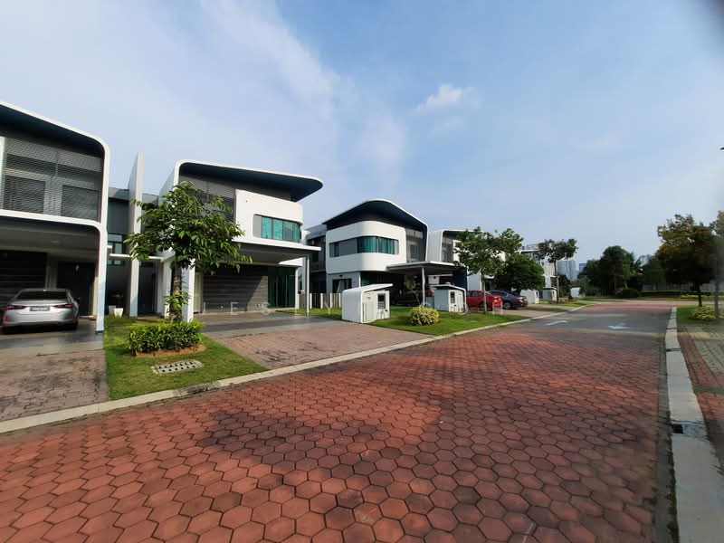 Rumah Berkembar untuk Dijual di Setia Eco Glades (Cyberjaya) - Jeslyn Goh - Exterior - PropertyGuru.com.my