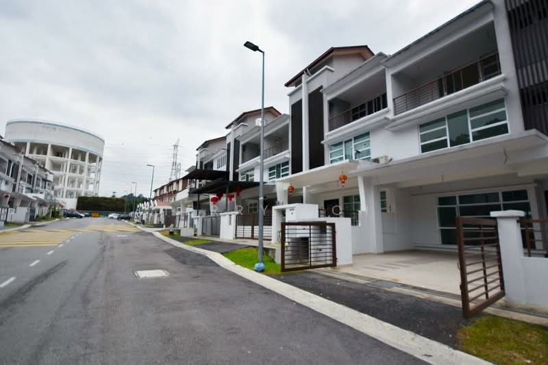 2.5-storey Terraced House for Sale in Seri Kembangan (Selangor) - Terry Hoh - PropertyGuru.com.my