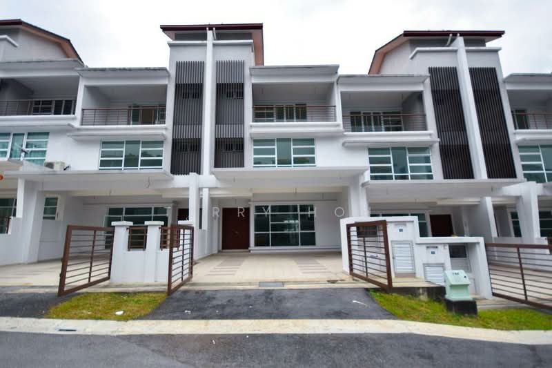 2.5-storey Terraced House for Sale in Seri Kembangan (Selangor) - Terry Hoh - PropertyGuru.com.my