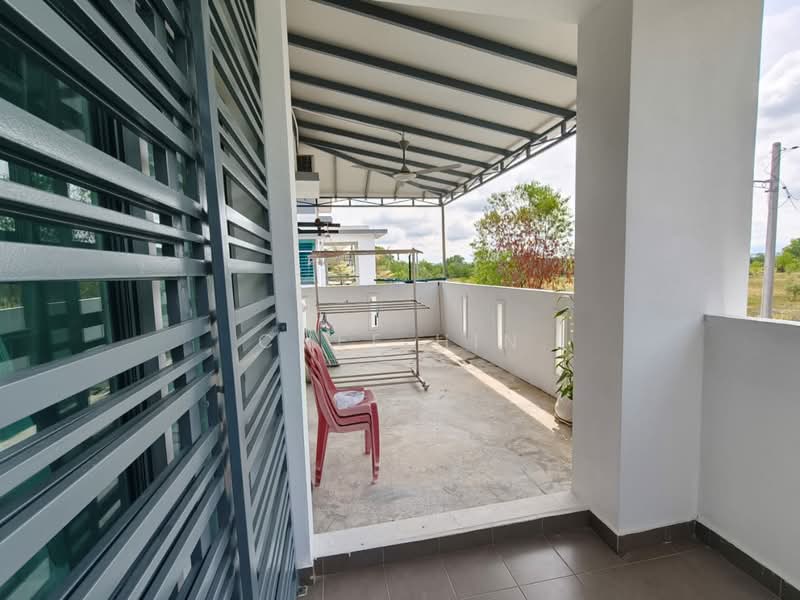 2-storey Terraced House for Rent in Bandar Puncak Alam (Puncak Alam) - Chee Hin - Balcony - PropertyGuru.com.my