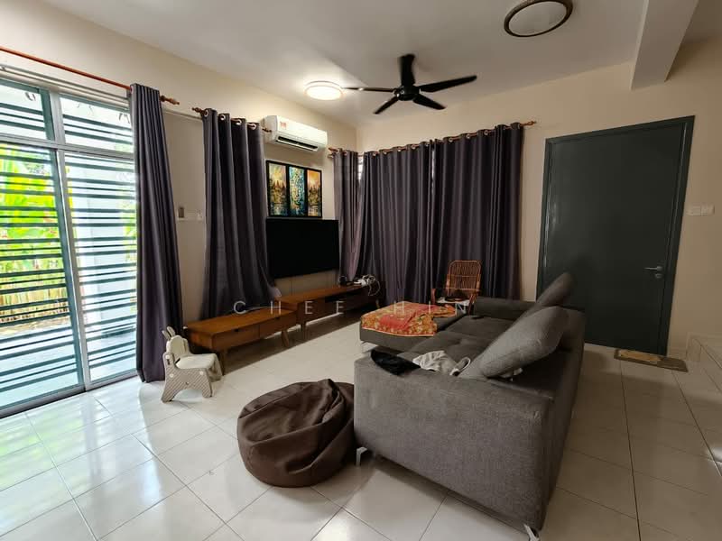 2-storey Terraced House for Rent in Bandar Puncak Alam (Puncak Alam) - Chee Hin - Living Room - PropertyGuru.com.my