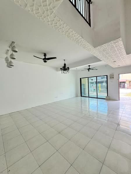 Rumah Teres 2 Tingkat untuk Dijual di Sungai Buloh (Selangor) - FARAH YUSUF - Living Room - PropertyGuru.com.my