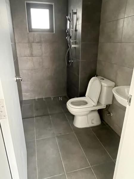 Servis Apartment untuk Disewa di The Amber Residence @ TwentyFive.7 - Elyn Soo - Bathroom - PropertyGuru.com.my