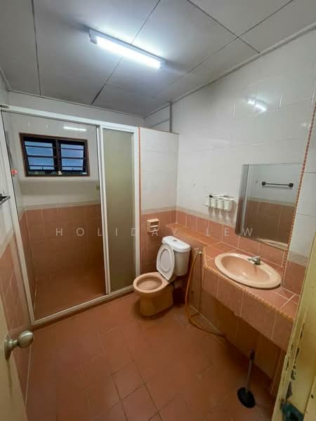 2-storey Terraced House for Rent in Petaling Jaya (Selangor) - Holiday Lew - Bathroom - PropertyGuru.com.my