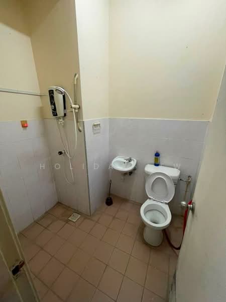 2-storey Terraced House for Rent in Petaling Jaya (Selangor) - Holiday Lew - Bathroom - PropertyGuru.com.my