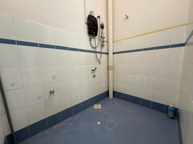 2-storey Terraced House for Sale in Taman Seremban Jaya (Rantau) - Mohd Aizat Saiful Bahri - Bathroom - PropertyGuru.com.my