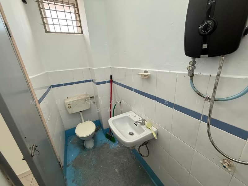 2-storey Terraced House for Sale in Taman Seremban Jaya (Rantau) - Mohd Aizat Saiful Bahri - Bathroom - PropertyGuru.com.my
