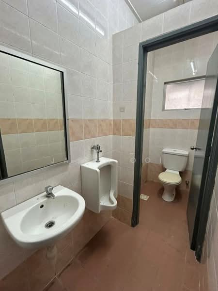 Shop for Rent in Putra Heights (Subang Jaya) - Jason Ooi - Bathroom - PropertyGuru.com.my