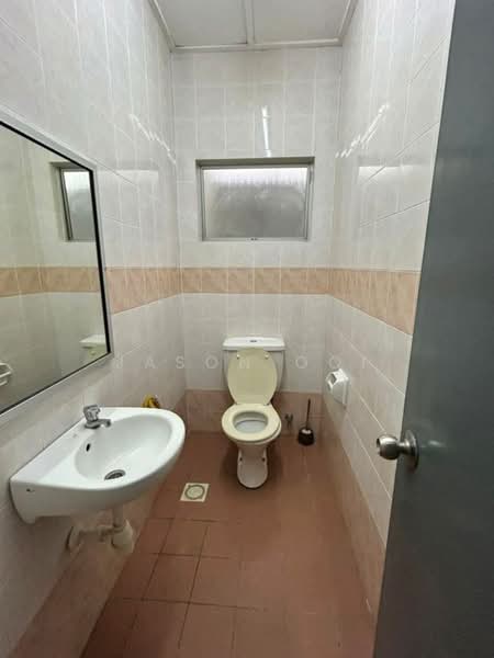 Shop for Rent in Putra Heights (Subang Jaya) - Jason Ooi - Bathroom - PropertyGuru.com.my