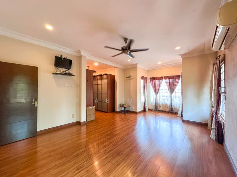 Bungalow for Sale in Taman Yarl (Jalan Klang Lama (Old Klang Road)) - Aisyah Abdul Manap - Living Room - PropertyGuru.com.my