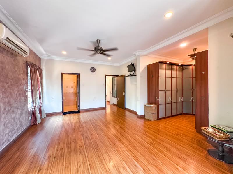 Bungalow for Sale in Taman Yarl (Jalan Klang Lama (Old Klang Road)) - Aisyah Abdul Manap - Living Room - PropertyGuru.com.my