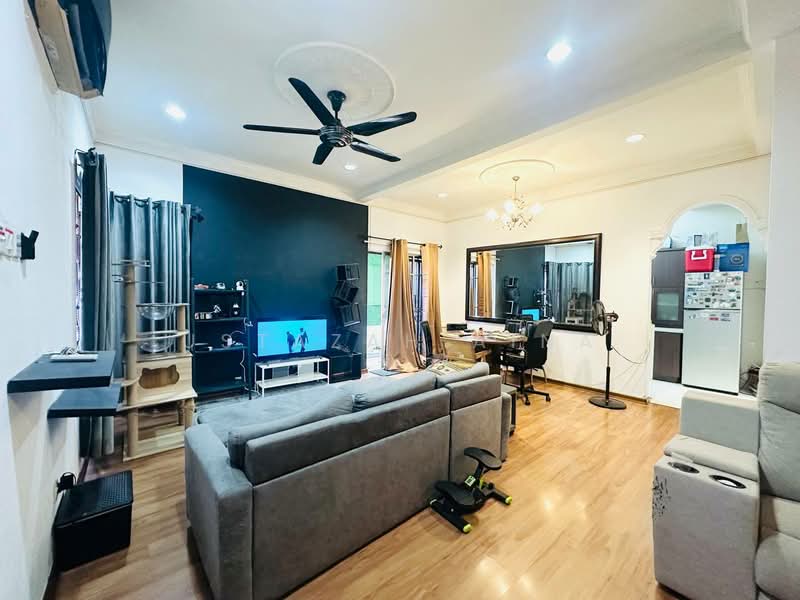 Rumah Kluster untuk Dijual di Bangi (Selangor) - Ustazah Aina - Living Room - PropertyGuru.com.my