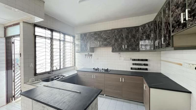 1.5-storey Terraced House for Rent in Taman Perling (Perling) - Amir Faris Rusli - Kitchen - PropertyGuru.com.my