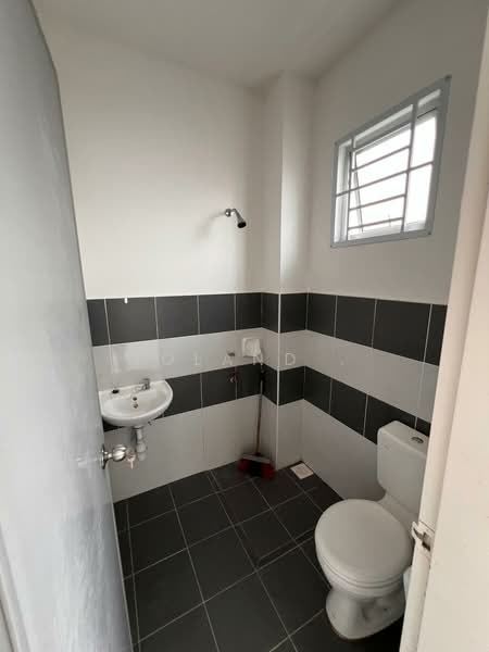 Rumah Teres 2 Tingkat untuk Dijual di Setia Eco Gardens (Gelang Patah) - Yoland . - Bathroom - PropertyGuru.com.my