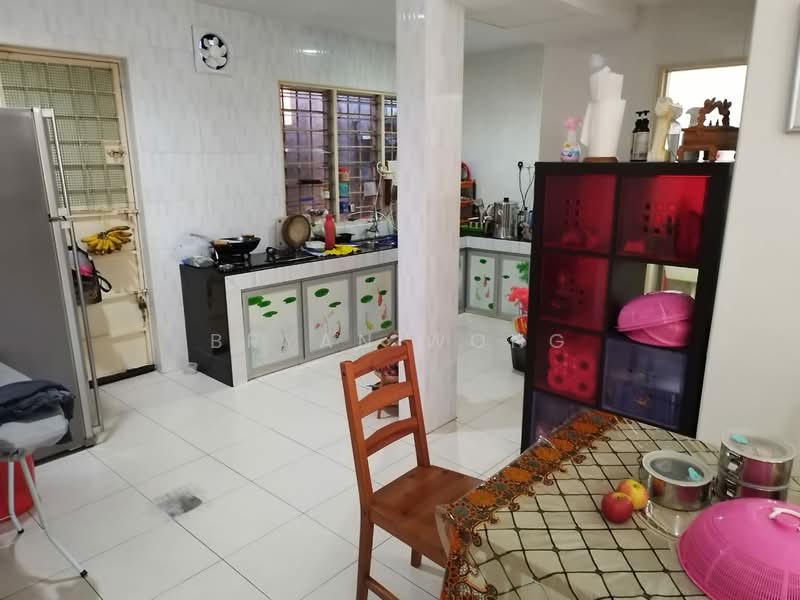Semi-Detached House for Sale in Taman Bukit Serdang (Seri Kembangan) - Bryan Wong - Kitchen - PropertyGuru.com.my