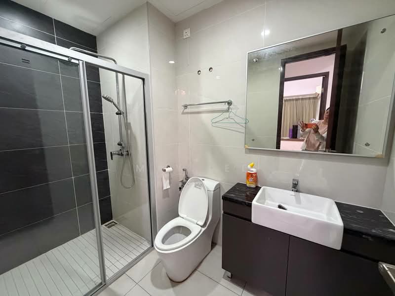 Condominium for Rent at Royal Strand @ Country Garden Danga Bay - May Lee - Bathroom - PropertyGuru.com.my