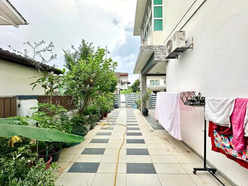 Semi-Detached House for Sale in Taman Saujana Emas (Kajang) - Mohd Aizat Saiful Bahri - Exterior - PropertyGuru.com.my