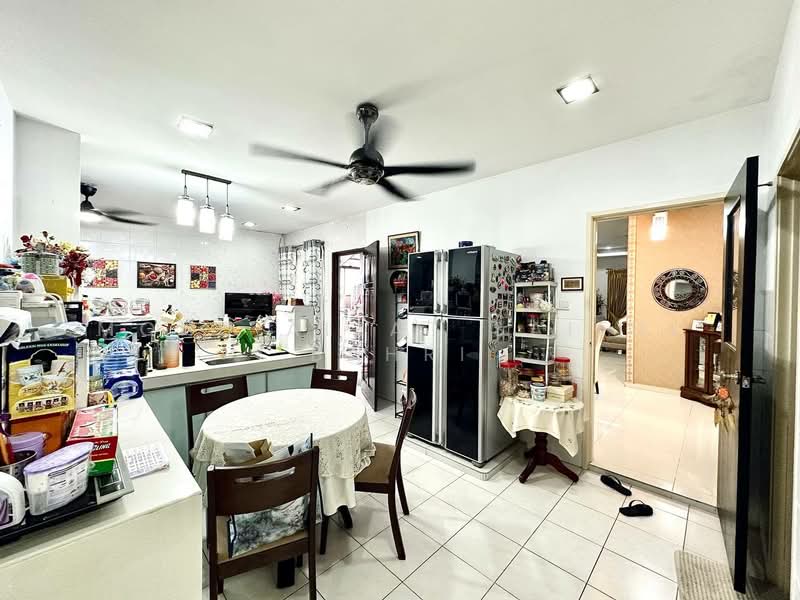 Semi-Detached House for Sale in Taman Saujana Emas (Kajang) - Mohd Aizat Saiful Bahri - Kitchen - PropertyGuru.com.my
