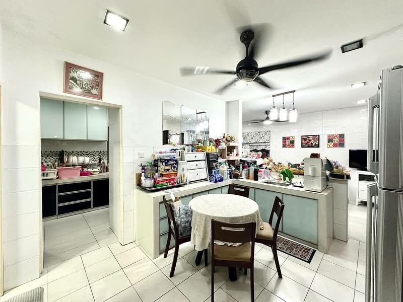 Semi-Detached House for Sale in Taman Saujana Emas (Kajang) - Mohd Aizat Saiful Bahri - Kitchen - PropertyGuru.com.my