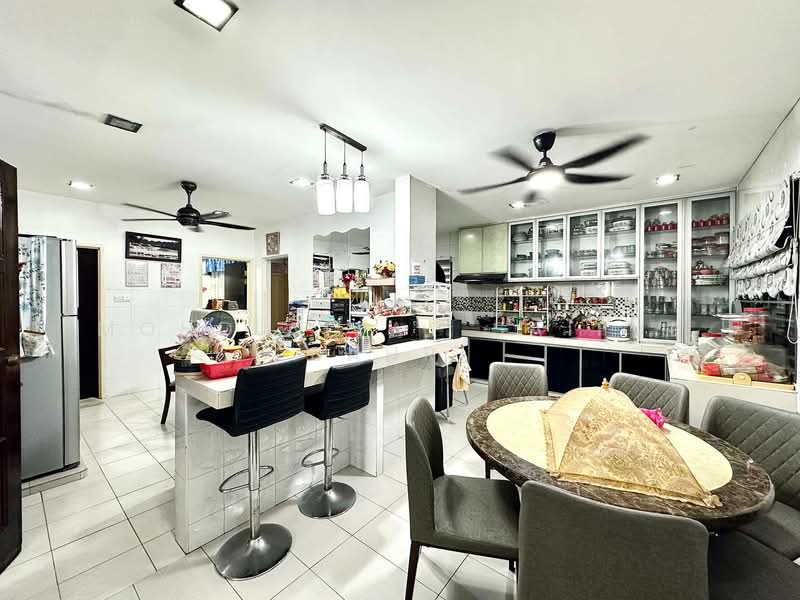 Semi-Detached House for Sale in Taman Saujana Emas (Kajang) - Mohd Aizat Saiful Bahri - Kitchen - PropertyGuru.com.my