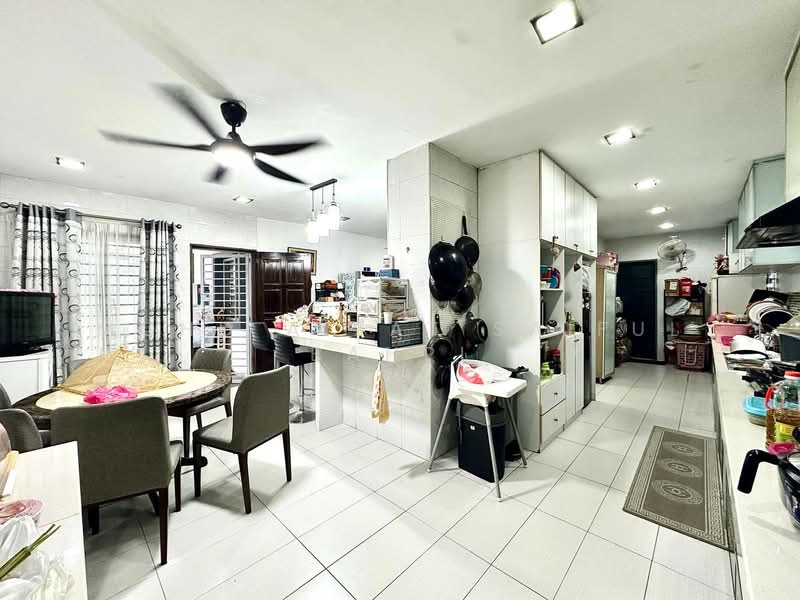 Semi-Detached House for Sale in Taman Saujana Emas (Kajang) - Mohd Aizat Saiful Bahri - Kitchen - PropertyGuru.com.my