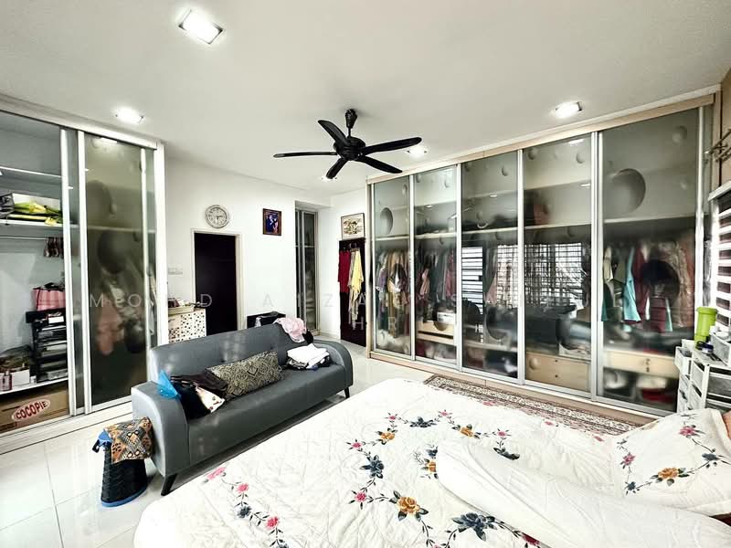 Semi-Detached House for Sale in Taman Saujana Emas (Kajang) - Mohd Aizat Saiful Bahri - Master Bedroom - PropertyGuru.com.my