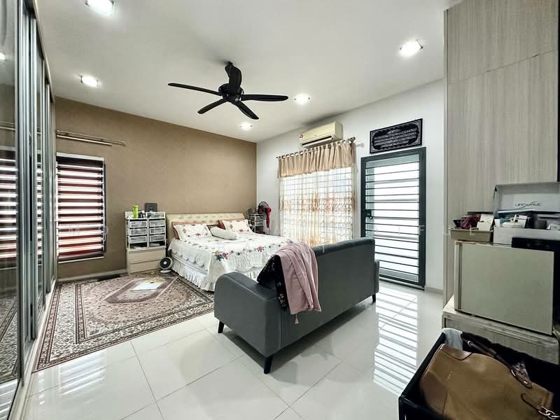 Semi-Detached House for Sale in Taman Saujana Emas (Kajang) - Mohd Aizat Saiful Bahri - Bedroom - PropertyGuru.com.my