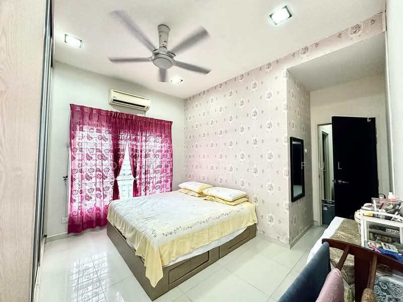 Semi-Detached House for Sale in Taman Saujana Emas (Kajang) - Mohd Aizat Saiful Bahri - Bedroom - PropertyGuru.com.my