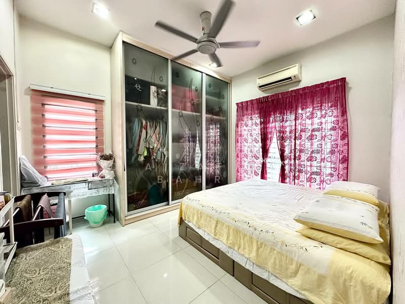 Semi-Detached House for Sale in Taman Saujana Emas (Kajang) - Mohd Aizat Saiful Bahri - Bedroom - PropertyGuru.com.my