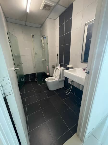 Servis Apartment untuk Disewa di Centrestage Designer Suite - Marcus Koh - Bathroom - PropertyGuru.com.my