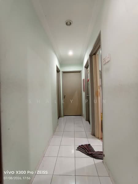 Pangsapuri untuk Dijual di Sri Teratai Apartment - Shally Pun - Corridor - PropertyGuru.com.my