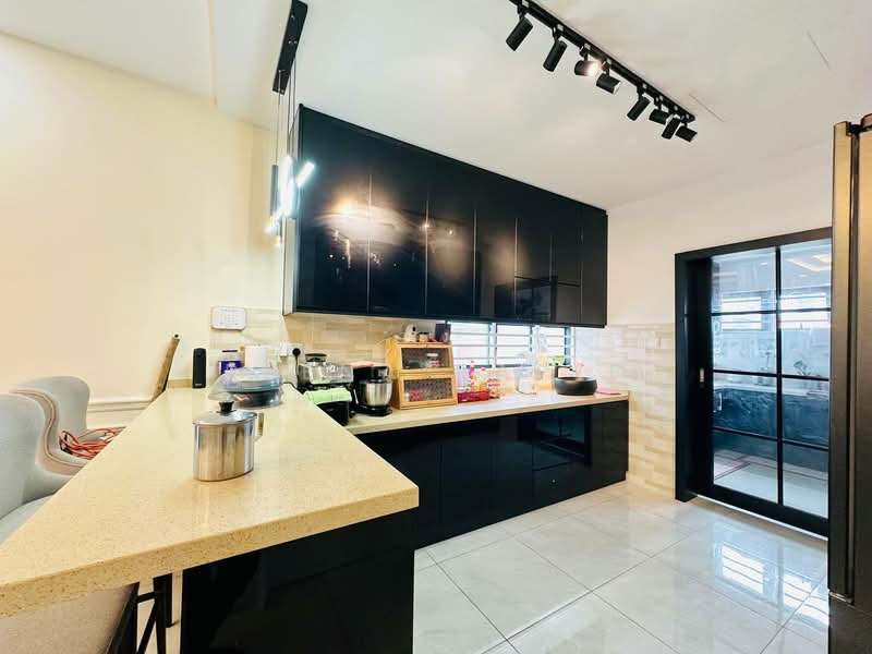 Rumah Teres 2 Tingkat untuk Dijual di U12, Taman Cahaya Alam (Shah Alam) - Reena Sarif - Kitchen - PropertyGuru.com.my