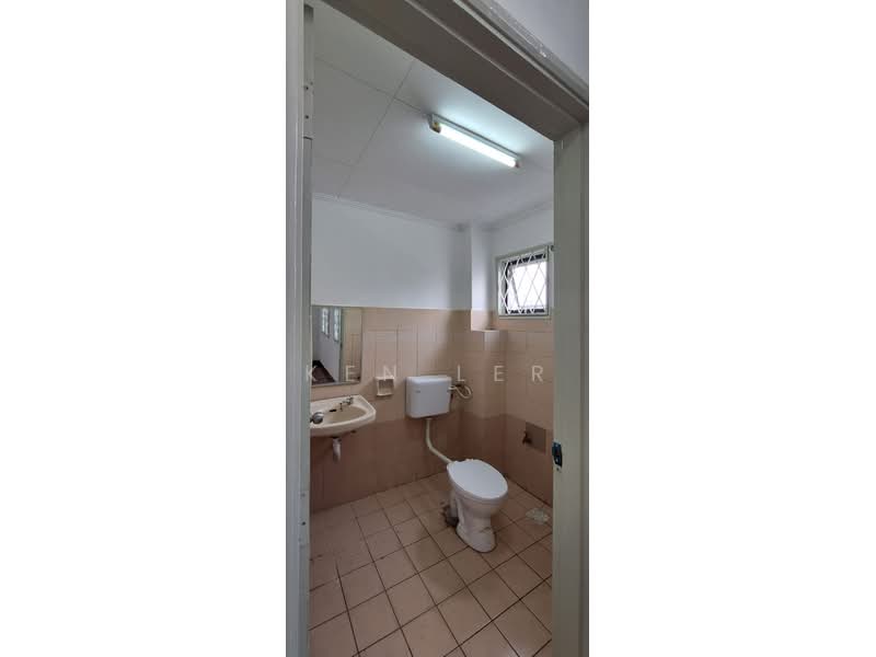 2-storey Terraced House for Sale in Usj 14 (Subang Jaya) - Ken Ler - Bathroom - PropertyGuru.com.my