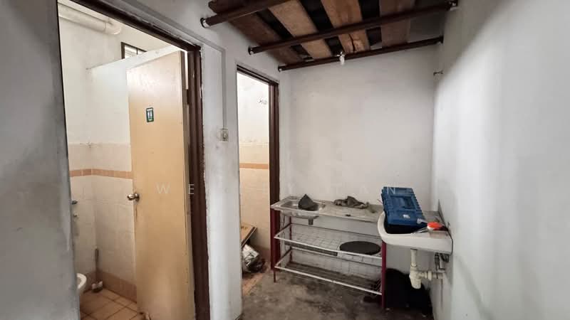 Shop for Rent in Taman Bukit Piatu Mutiara (Bukit Baru) - Wesley Tan - Bathroom - PropertyGuru.com.my