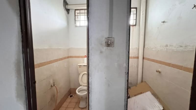 Shop for Rent in Taman Bukit Piatu Mutiara (Bukit Baru) - Wesley Tan - Bathroom - PropertyGuru.com.my