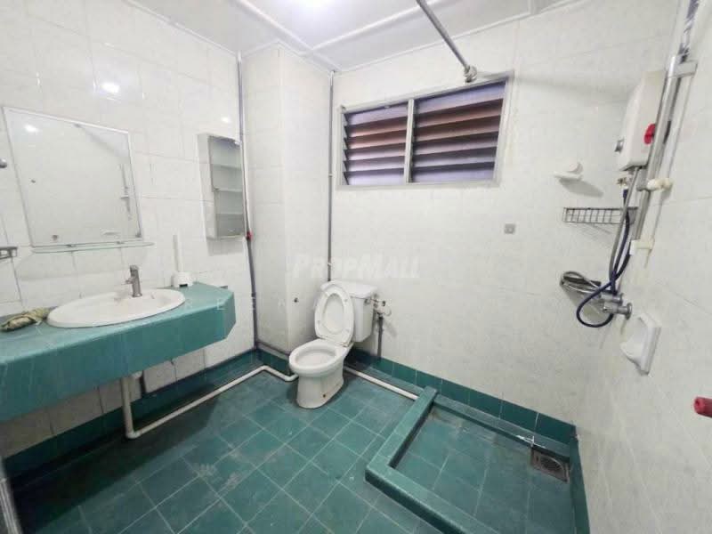 Kondominium untuk Dijual di Tiara Kelana - Reena Sarif - Bathroom - PropertyGuru.com.my