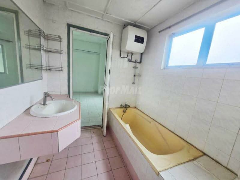 Kondominium untuk Dijual di Tiara Kelana - Reena Sarif - Bathroom - PropertyGuru.com.my