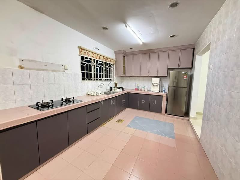 2-storey Terraced House for Rent in Bandar Bukit Tinggi (Klang) - Joanne Pua - Kitchen - PropertyGuru.com.my