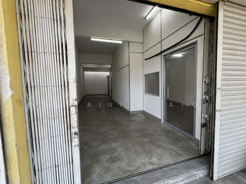 Shop / Office for Sale in Ampang (Selangor) - Noor Aini Bt Ayob - Entrance - PropertyGuru.com.my