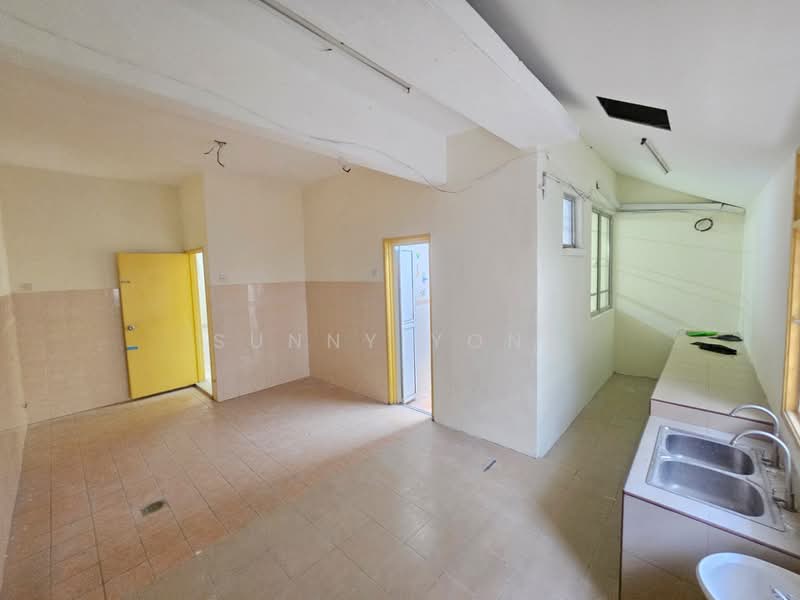 Rumah Teres 2.5 Tingkat untuk Dijual di Bandar Puteri Puchong (Puchong) - SUNNY YONG - Kitchen - PropertyGuru.com.my