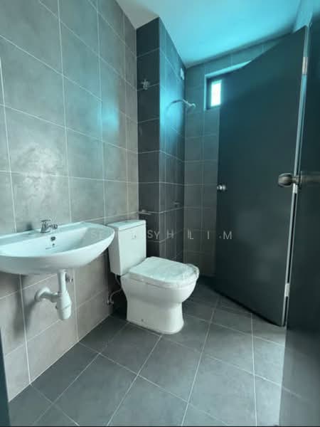 Terraced House for Sale in Gelang Patah (Johor) - Kelly Lim - Bathroom - PropertyGuru.com.my