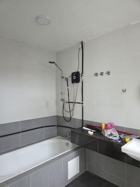 Rumah Teres 3 Tingkat untuk Dijual di Kinrara Residence (Puchong) - Hon Ian - Bathroom - PropertyGuru.com.my