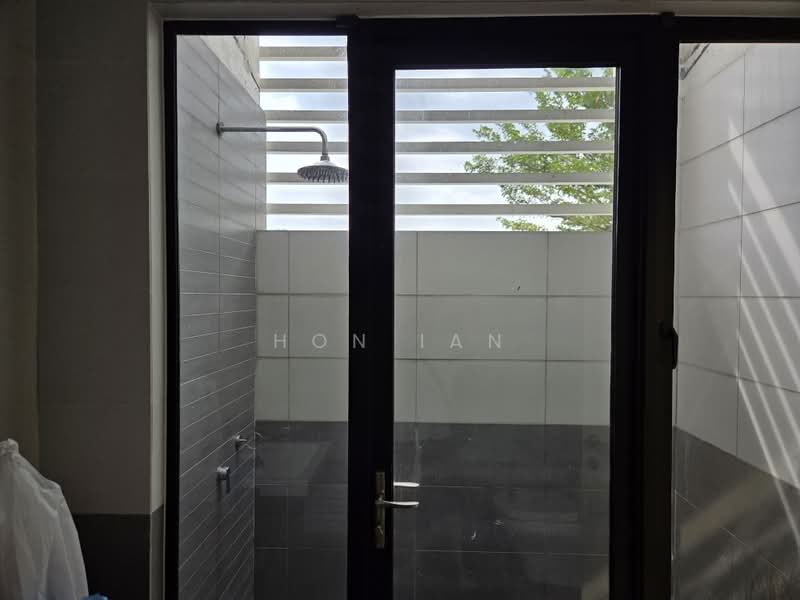 Rumah Teres 3 Tingkat untuk Dijual di Kinrara Residence (Puchong) - Hon Ian - Bathroom - PropertyGuru.com.my