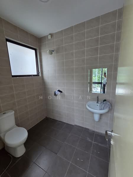 Rumah Teres 3 Tingkat untuk Dijual di Kinrara Residence (Puchong) - Hon Ian - Bathroom - PropertyGuru.com.my