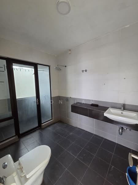 Rumah Teres 3 Tingkat untuk Dijual di Kinrara Residence (Puchong) - Hon Ian - Bathroom - PropertyGuru.com.my