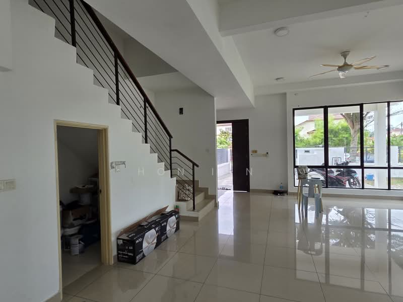 Rumah Teres 3 Tingkat untuk Dijual di Kinrara Residence (Puchong) - Hon Ian - Living Room - PropertyGuru.com.my