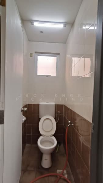 Shop / Office for Rent in Setia Alam (Selangor) - Jack Khor Phor Jiing - Bathroom - PropertyGuru.com.my